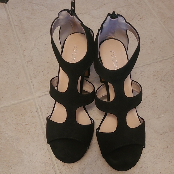 Shoes - Black Strappy Heels